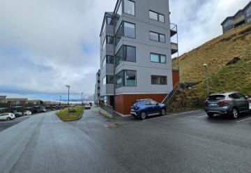 Undir Kongavarða 39, 1.tv