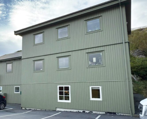 Yviri við Strond 99