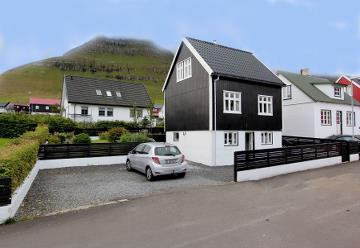 Áargarður 16